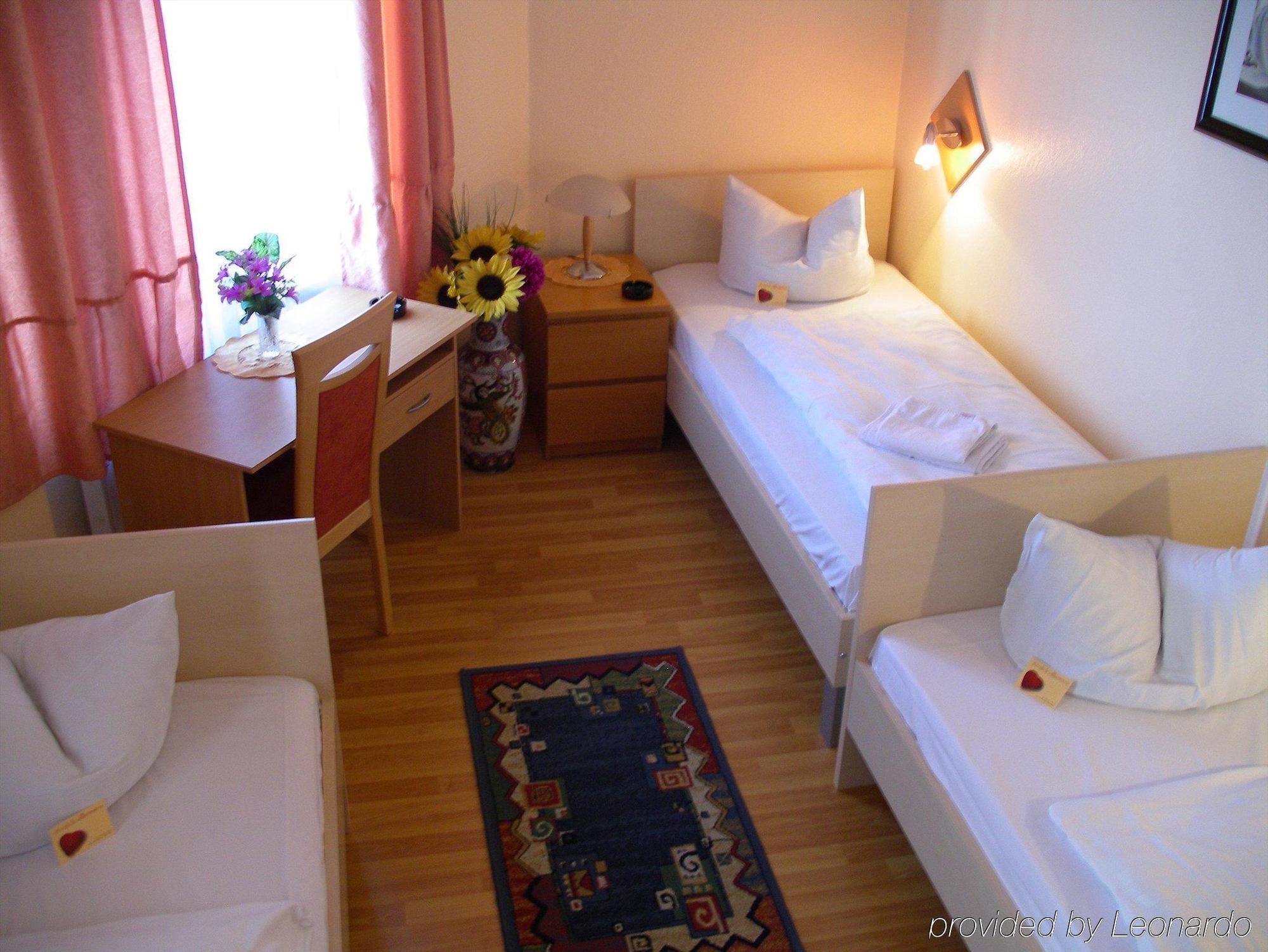 Hotel Garni Djaran Offenbach am Main Room photo